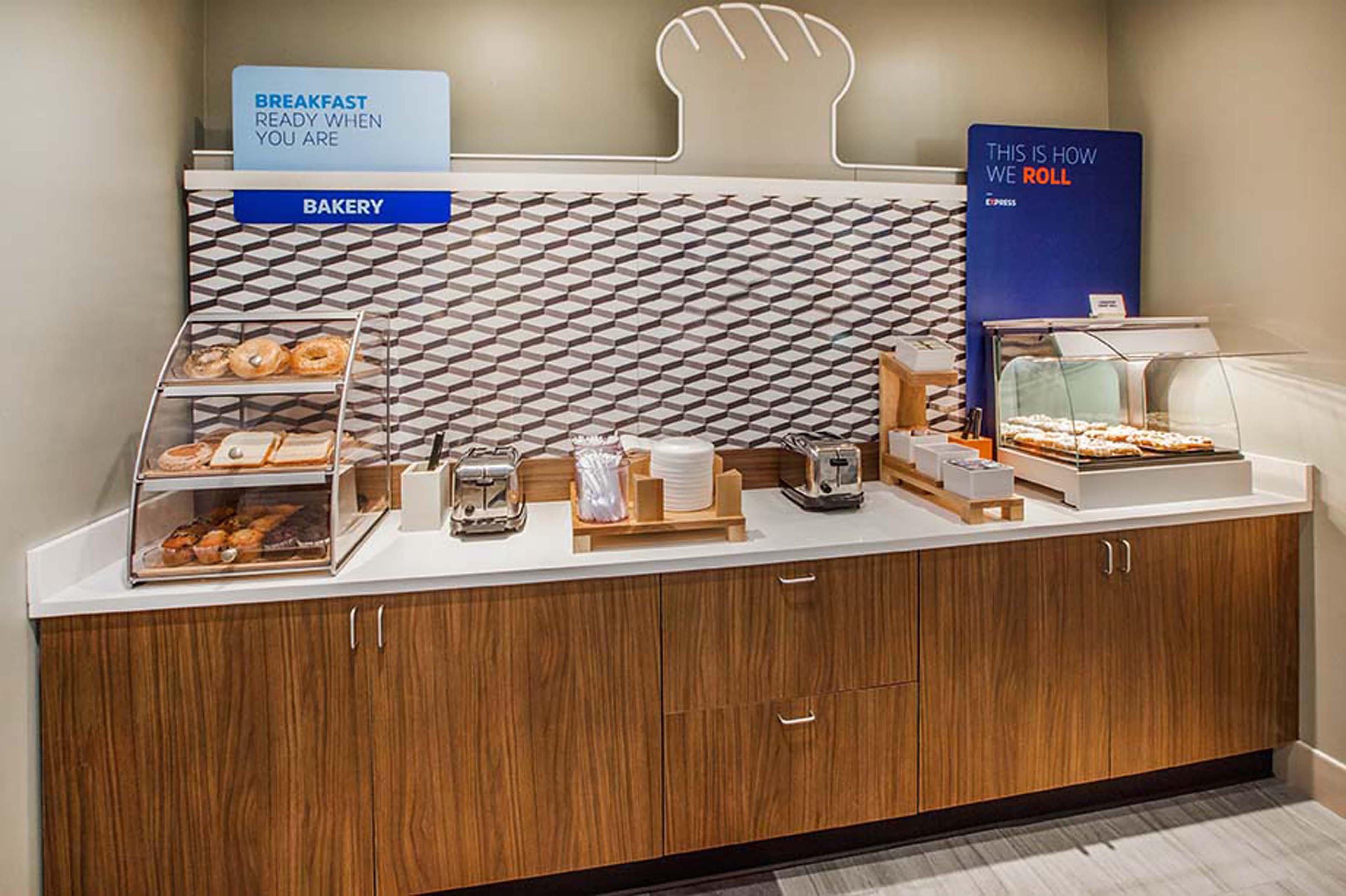 Holiday Inn Express & Suites Cumberland - La Vale By Ihg Esterno foto