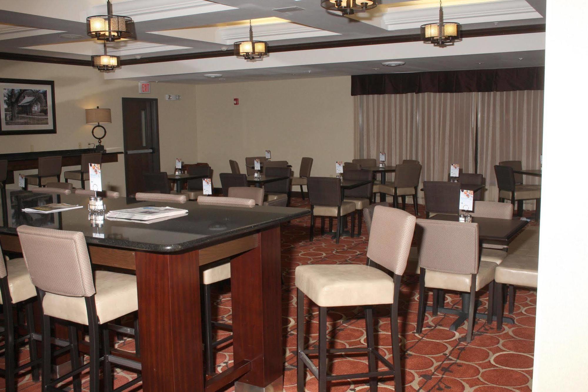 Holiday Inn Express & Suites Cumberland - La Vale By Ihg Esterno foto